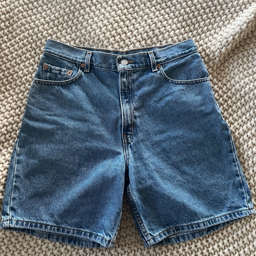 Levi’s mid thigh vintage shorts